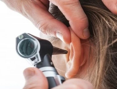 Ανατριχιαστικό! Δείτε τα 7 πιο περίεργα πράγματα που έχουν βρει οι γιατροί μέσα σε… αυτιά ασθενών